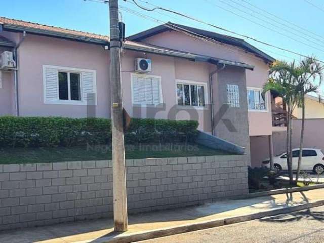 Casa em condomínio fechado com 3 quartos à venda na Avenida Vice-Prefeito Anésio Capovilla, 688, Parque dos Cocais, Valinhos, 184 m2 por R$ 830.000