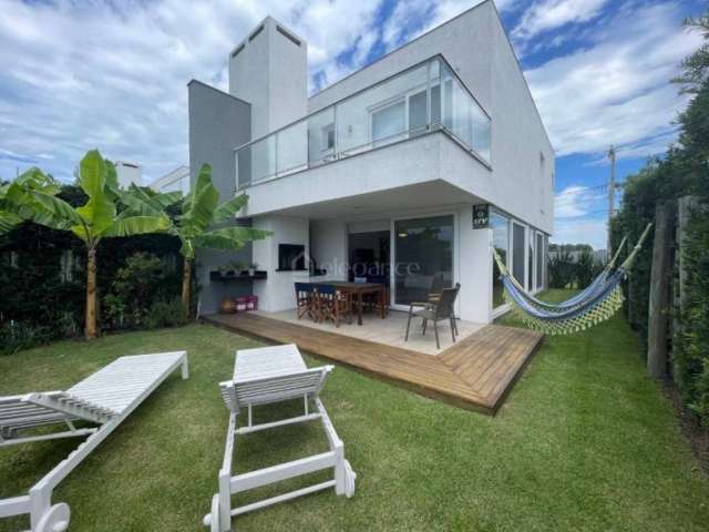 Casa em condomínio fechado com 3 quartos à venda na Jaçanã, 1100, Atlântida, Xangri-Lá por R$ 1.300.000