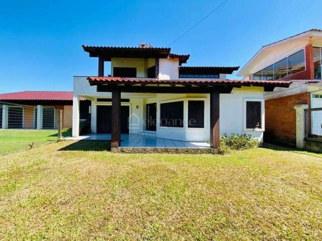 Casa em condomínio fechado com 4 quartos à venda na Das Begônias, 87, Noiva Do Mar, Xangri-Lá por R$ 500.000