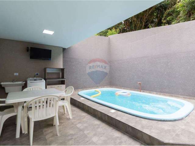 Casa térrea com 2 dormitórios, vaga para 3 carros, área gourmet com churrasqueira e piscina, averbada R$ 290.000,00 Vila Franca, Piraquara