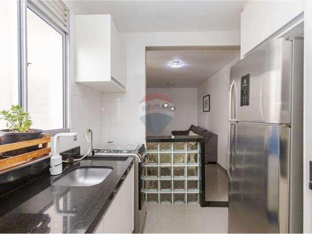 Apartamento 2 dormitórios, 1 vaga fixa, com móveis planejados na cozinha e no quarto, condomínio com lazer, Bairro Fanny, Curitiba Valor R$ 1.900,00