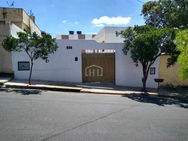 Casa à venda no bairro Santa Mônica - Belo Horizonte/MG