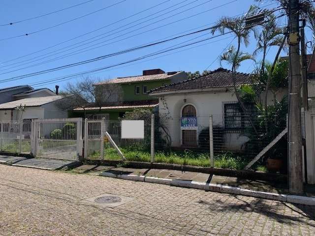 Casa à venda em Porto Alegre/RS, bairro Teresópolis, Zona Sul&lt;BR&gt;&lt;BR&gt;Uma oportunidade única de morar na melhor rua do bairro Teresópolis, na Pindorama.&lt;BR&gt;&lt;BR&gt;A casa atual poss