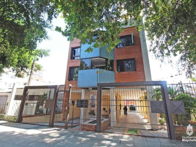 Cobertura com 3 dormitórios, 1 suíte, 2 vagas de garagem, no bairro Tristeza, Porto Alegre/RS.&lt;BR&gt;&lt;BR&gt;Cobertura na Tristeza, toda reformada com duas vagas. &lt;BR&gt;&lt;BR&gt;Primeiro pis