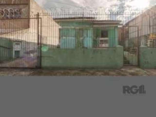 Vendo terreno 10x30 com 02 casas, localizado no bairro Rubem Berta - Porto Alegre&lt;BR&gt;Sendo 01 casa da frente com 03 dormitórios, sala, cozinha e banheiro.&lt;BR&gt;Casa nos fundos com 01 dormitó