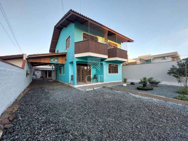 Casa com 2 andares À venda em camboriÚ , Lídia Duarte, Camboriú - SC