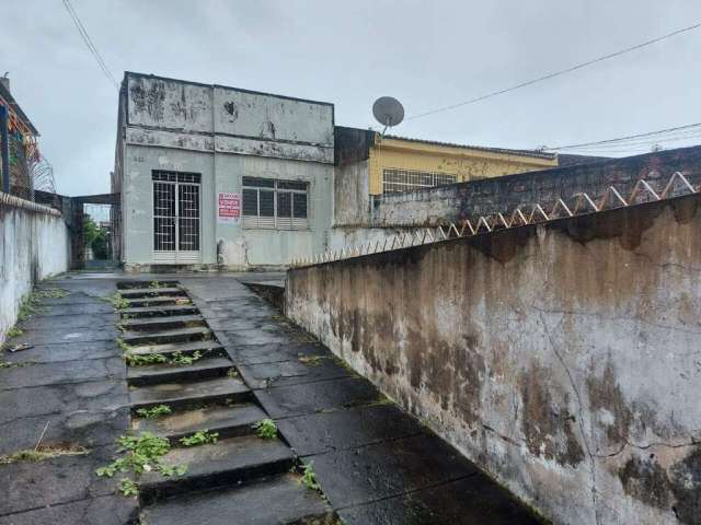 Oportunidade Imperdível: Casa à Venda na Avenida Rio de Janeiro