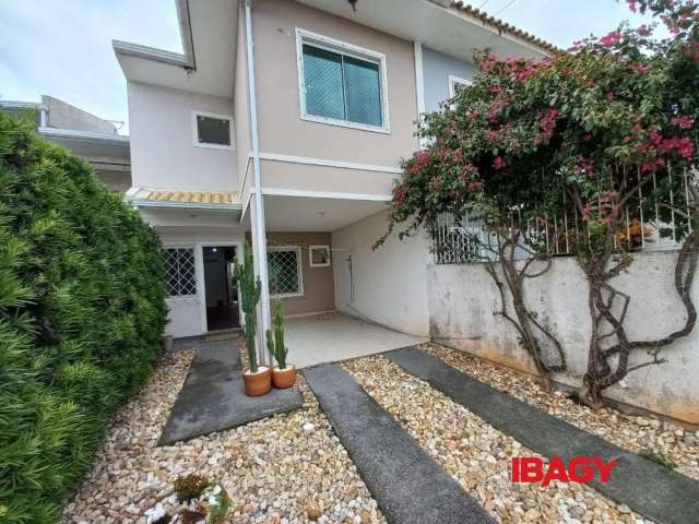 Casa com 2 quartos para alugar na Jose Joaquim Kelss, 68, Forquilhas, São José, 80 m2 por R$ 3.000