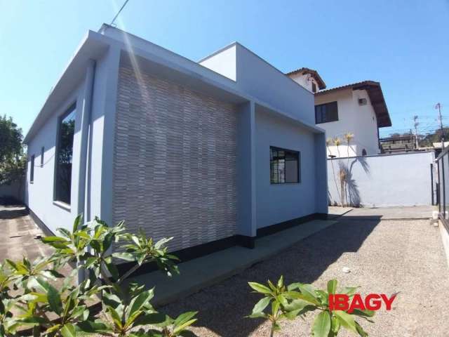 Casa com 1 quarto para alugar na Maria Ana Cameu, 44, Rio Tavares, Florianópolis, 56 m2 por R$ 5.100