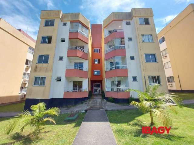 Apartamento com 2 quartos para alugar na Rua Expedicionário Aderbal Correa da Silva, 164, São Sebastião, Palhoça, 52 m2 por R$ 1.100