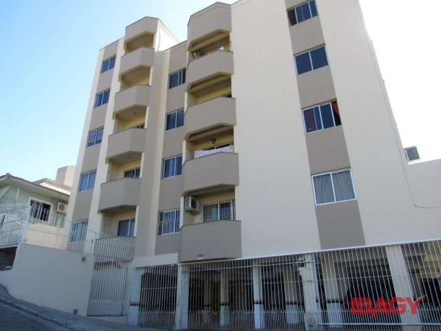 Apartamento com 2 quartos para alugar na Rua Dona Leonildes Coelho, 530, Praia Comprida, São José, 65 m2 por R$ 1.500