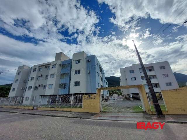 Apartamento com 2 quartos para alugar na Rua Arcanjo Cândido da Silva, 3616, Praia de Fora, Palhoça, 52 m2 por R$ 1.700