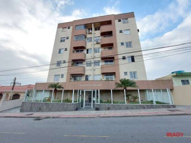 Apartamento com 2 quartos para alugar na Rua Hidalgo Araújo, 830, Jardim Cidade de Florianópolis, São José, 54 m2 por R$ 2.000