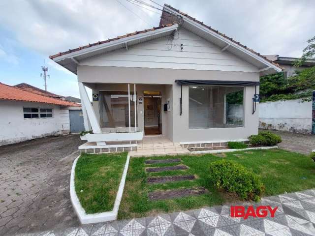 Casa para alugar na Rua Luiz Fagundes, 29, Praia Comprida, São José, 120 m2 por R$ 4.800