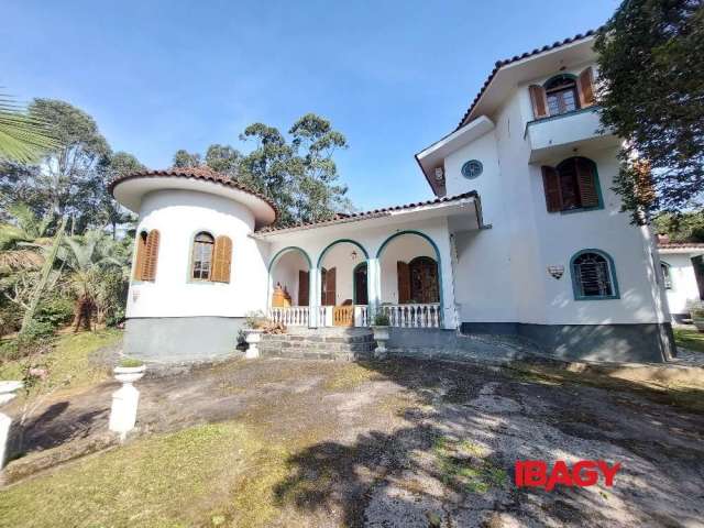 Casa para alugar na Admar Gonzaga, 3000, 00, Itacorubi, Florianópolis, 420 m2 por R$ 33.500