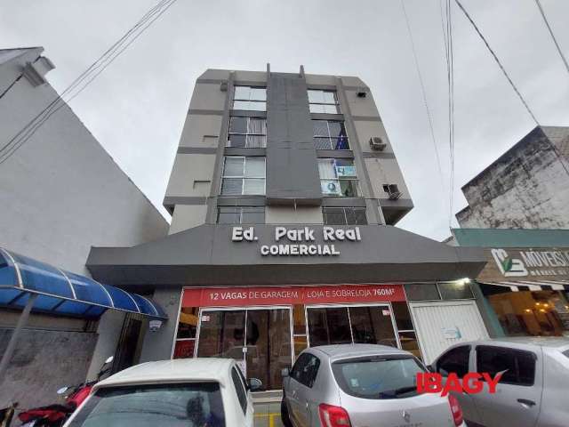 Sala comercial com 1 sala para alugar na Rua Fúlvio Aducci, 638, Estreito, Florianópolis, 22 m2 por R$ 800