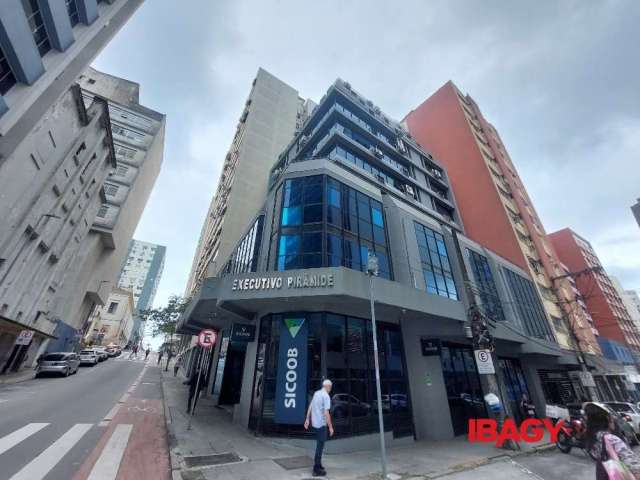 Sala comercial com 2 salas para alugar na Rua Anita Garibaldi, 77, Centro, Florianópolis, 57 m2 por R$ 1.300
