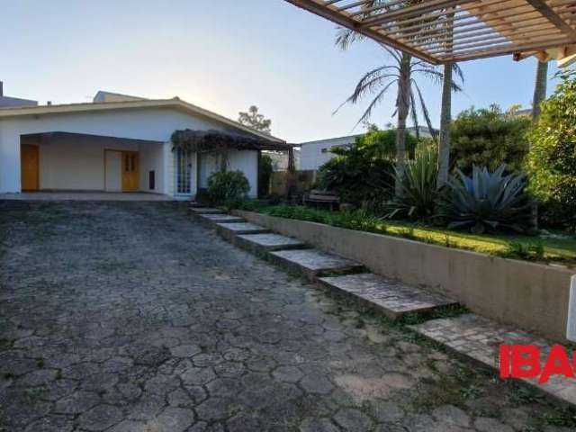 Casa com 3 quartos para alugar na Rua Manoel Pedro Vieira, 569, Morro das Pedras, Florianópolis por R$ 8.800