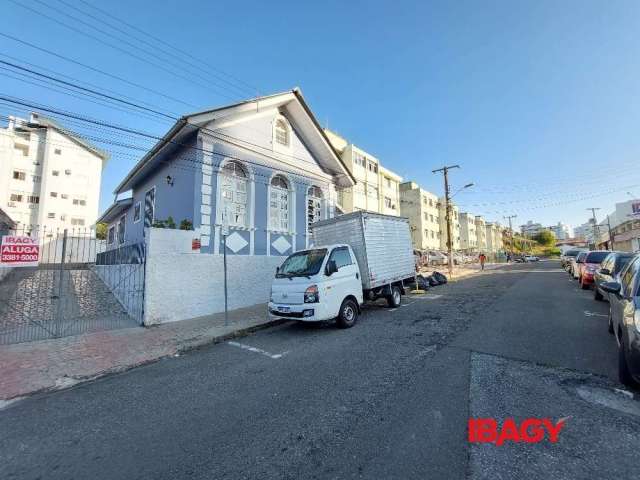 Casa para alugar na Rua Henrique Boiteux, 183, Estreito, Florianópolis, 160 m2 por R$ 8.172