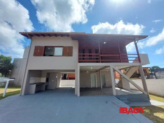 Casa com 2 quartos para alugar na Rua da Capela, 1113, Campeche, Florianópolis, 160 m2 por R$ 4.900
