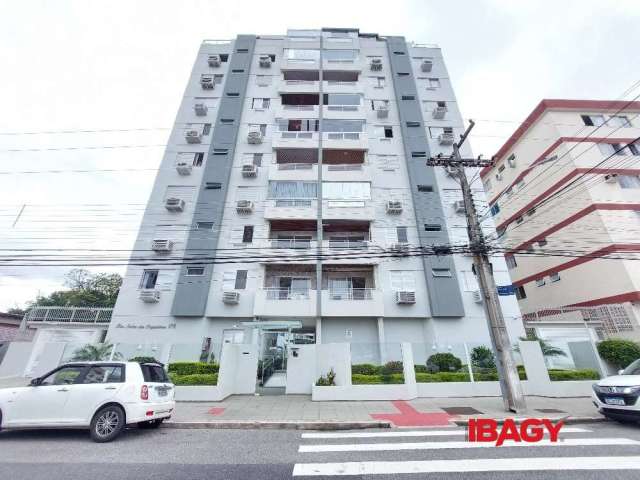 Apartamento com 3 quartos para alugar na Rua São José, 176, Balneário, Florianópolis, 109 m2 por R$ 3.600