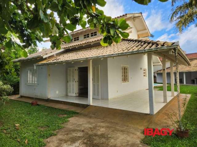 Casa com 3 quartos para alugar na Orleans, 212, Ingleses do Rio Vermelho, Florianópolis, 129 m2 por R$ 8.000