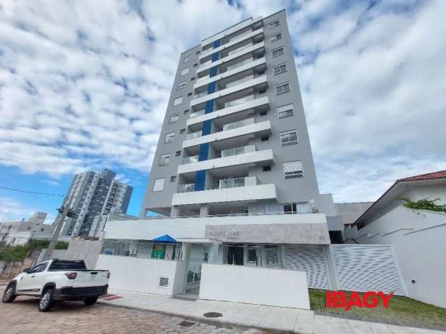 Apartamento com 2 quartos para alugar na Rua Menino Deus, 41, Barreiros, São José, 75 m2 por R$ 2.800