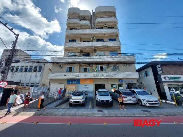Sala comercial com 2 salas para alugar na Rua Hermogenes Prazeres, 79, Centro, Biguaçu, 30 m2 por R$ 3.900