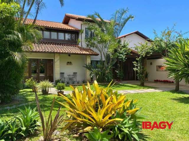 Casa com 4 quartos para alugar na Francisco Magno Vieira ( Sc 405), 4025, Campeche, Florianópolis, 180 m2 por R$ 10.500