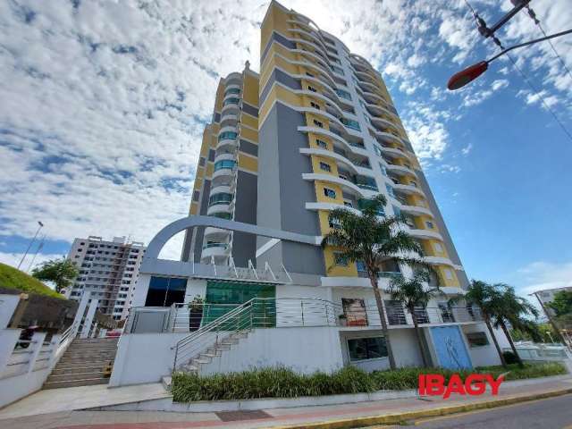 Apartamento com 3 quartos para alugar na Rua Antônio Basil Schroeder, 92, Barreiros, São José, 102 m2 por R$ 4.200