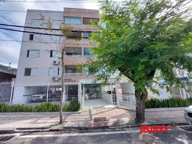 Apartamento com 3 quartos para alugar na Rua Maestro Aldo Krieger, 166, Córrego Grande, Florianópolis, 75 m2 por R$ 2.850
