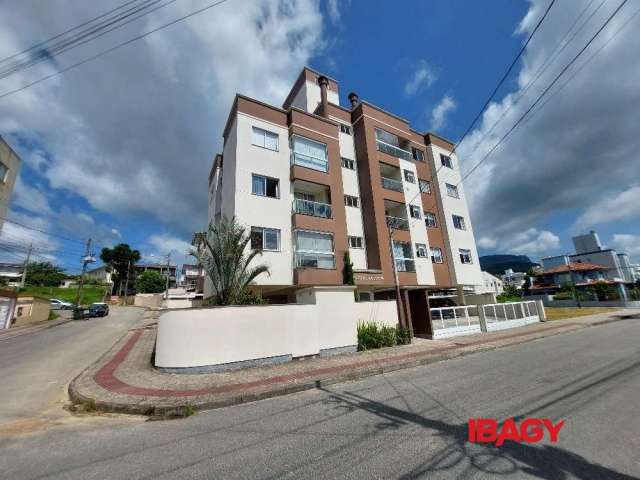 Apartamento com 3 quartos para alugar na Siena, 79, Pagani, Palhoça, 144 m2 por R$ 3.700
