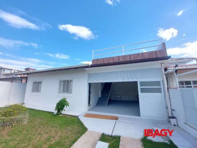 Casa com 2 quartos para alugar na Servidão Fermino Severino Sagaz, 84, Ingleses, Florianópolis, 56 m2 por R$ 2.700