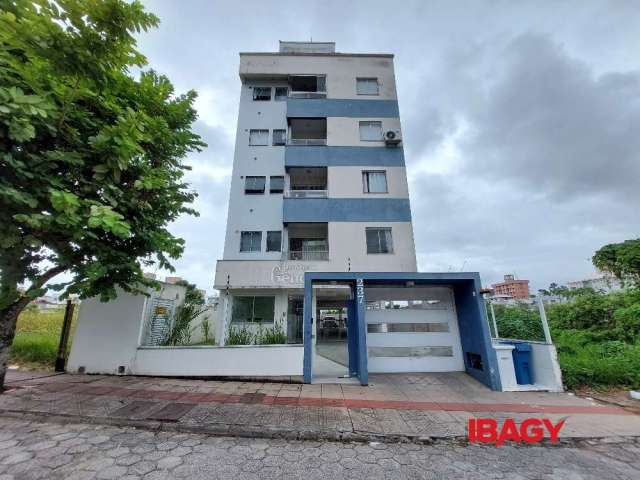 Apartamento com 2 quartos para alugar na Rua Zigomar Georgina de Souza Silva, 237, Areias, São José, 55 m2 por R$ 2.300