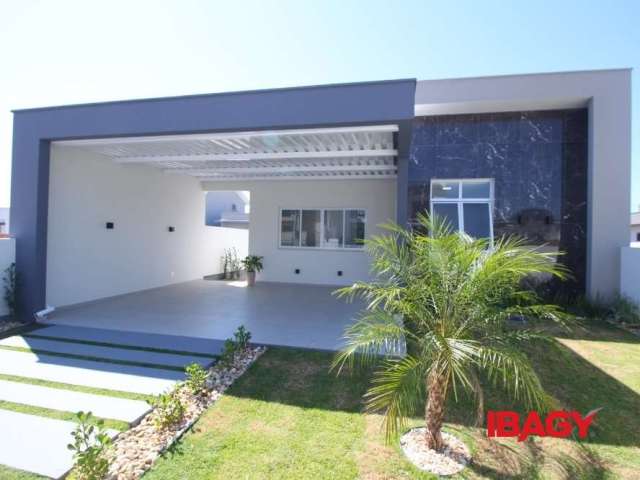 Casa com 3 quartos para alugar na Jose Roberto Alves, 123, Bela Vista, Palhoça, 104 m2 por R$ 3.200
