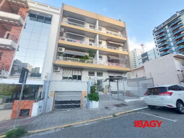 Apartamento com 4 quartos para alugar na Rua Lacerda Coutinho, 112, Centro, Florianópolis, 113 m2 por R$ 2.800