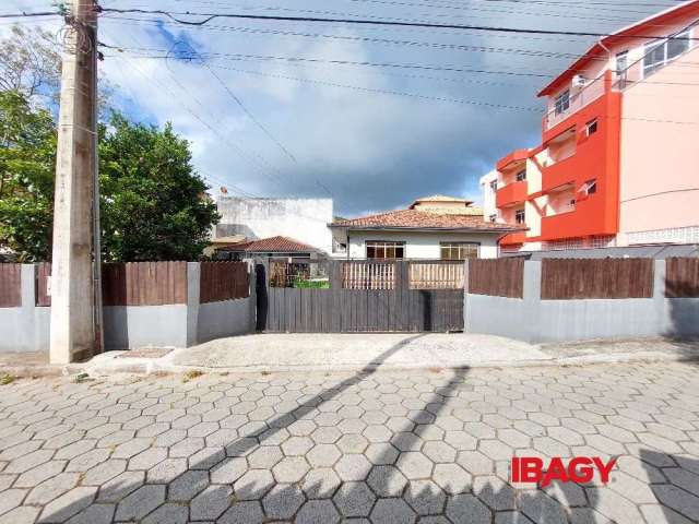 Casa com 3 quartos para alugar na Servidão Miguel José Vieira, 174, Rio Tavares, Florianópolis, 133 m2 por R$ 6.000