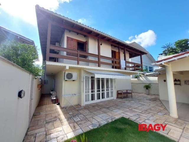 Casa com 4 quartos para alugar na Rua Cyro Belli Müller, 43, Santa Mônica, Florianópolis, 200 m2 por R$ 9.000