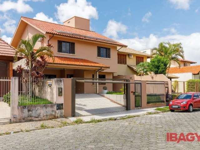 Casa para alugar na Rua Vereador Guido Bott, 36, Santa Mônica, Florianópolis, 245 m2 por R$ 9.500