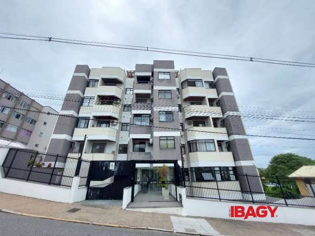 Apartamento com 3 quartos para alugar na Rua Fermino Costa, 176, Capoeiras, Florianópolis, 80 m2 por R$ 3.500