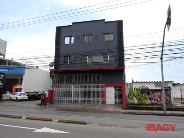 Sala comercial com 4 salas para alugar na Avenida Leoberto Leal, 132, Barreiros, São José, 347 m2 por R$ 6.000