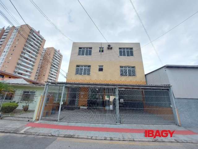 Prédio com 15 salas para alugar na Rua Adão Schmidt, 1831, Barreiros, São José, 451 m2 por R$ 12.000