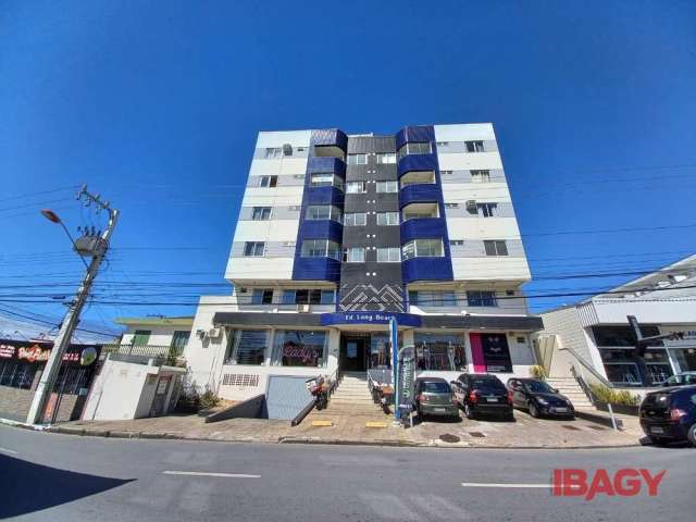 Apartamento com 2 quartos para alugar na Rua Luiz Fagundes, 245, Praia Comprida, São José, 58 m2 por R$ 1.990