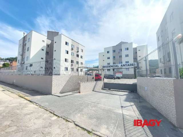 Apartamento com 2 quartos para alugar na Beija-Flor, 631, Serraria, São José, 48 m2 por R$ 1.500