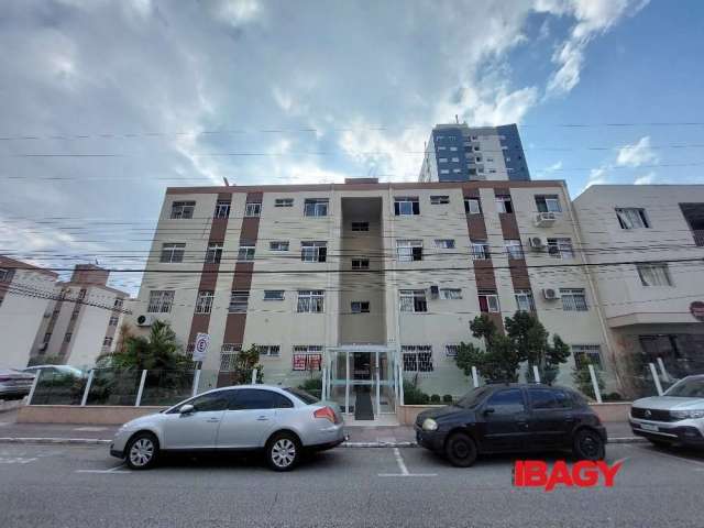Apartamento com 2 quartos para alugar na Avenida Irineu Bornhausen, 811, Campinas, São José, 41 m2 por R$ 1.900