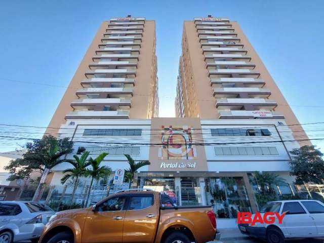 Apartamento com 3 quartos para alugar na Farroupilha, 350, Barreiros, São José, 93 m2 por R$ 3.200