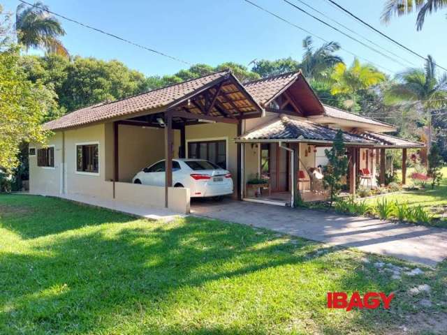 Casa com 3 quartos para alugar na Rua Bento Manoel Ferreira, 654, Ratones, Florianópolis, 174 m2 por R$ 4.100