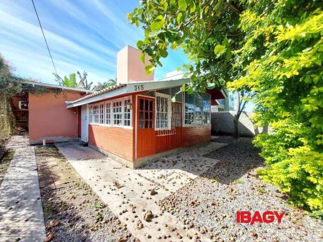 Casa com 3 quartos para alugar na Rua Olavo Juvenal Ramos, 315, Campeche, Florianópolis, 300 m2 por R$ 4.500