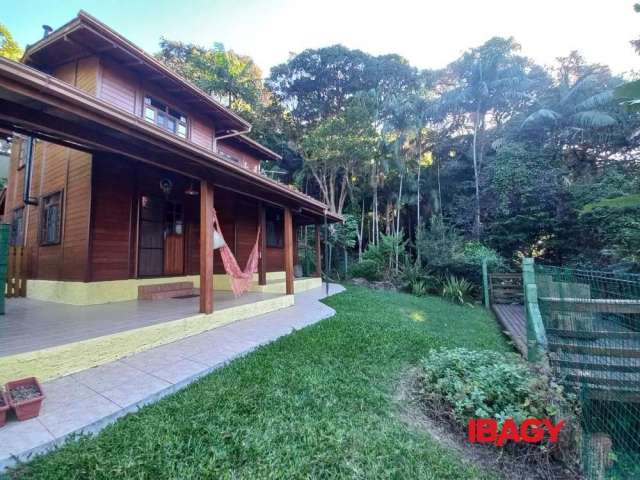 Casa com 3 quartos para alugar na Servidão Batuel Cunha, 517, Rio Tavares, Florianópolis, 98 m2 por R$ 4.600