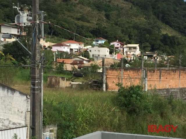 Terreno comercial para alugar na Rua Manoel Ernesto Amandio, Potecas, São José por R$ 4.000